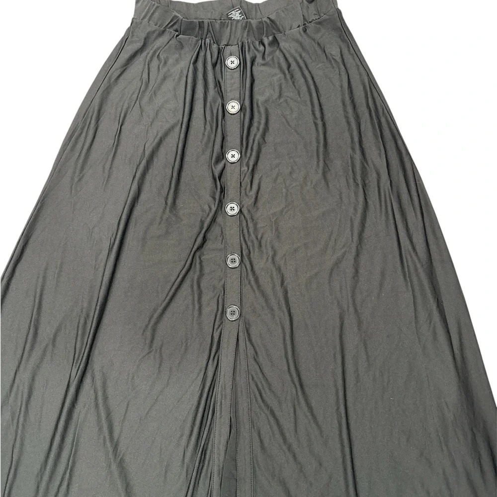 60. Elegant Black Button-Down Skirt Size LP